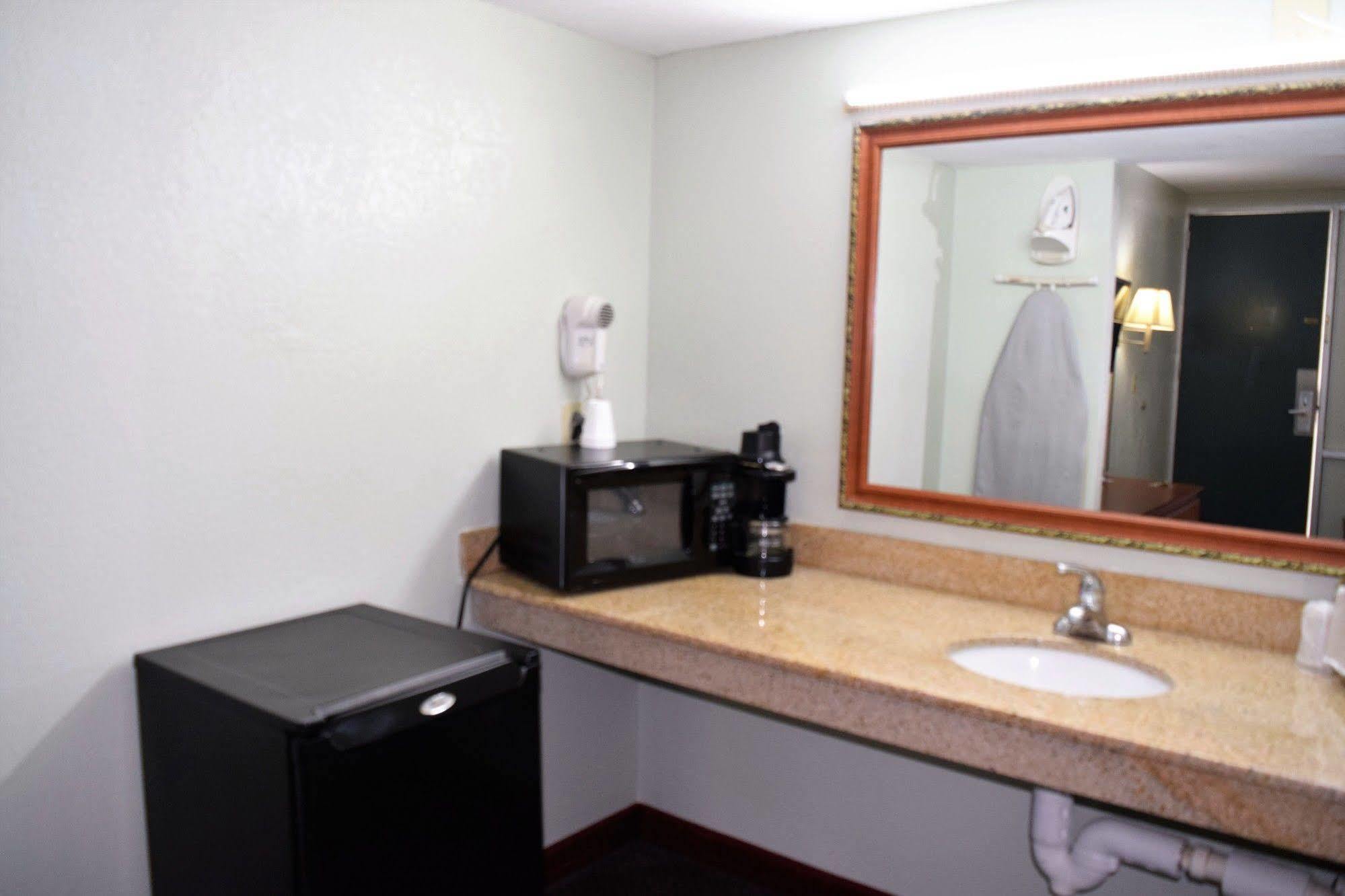 Liberty Inn Waynesboro Extérieur photo