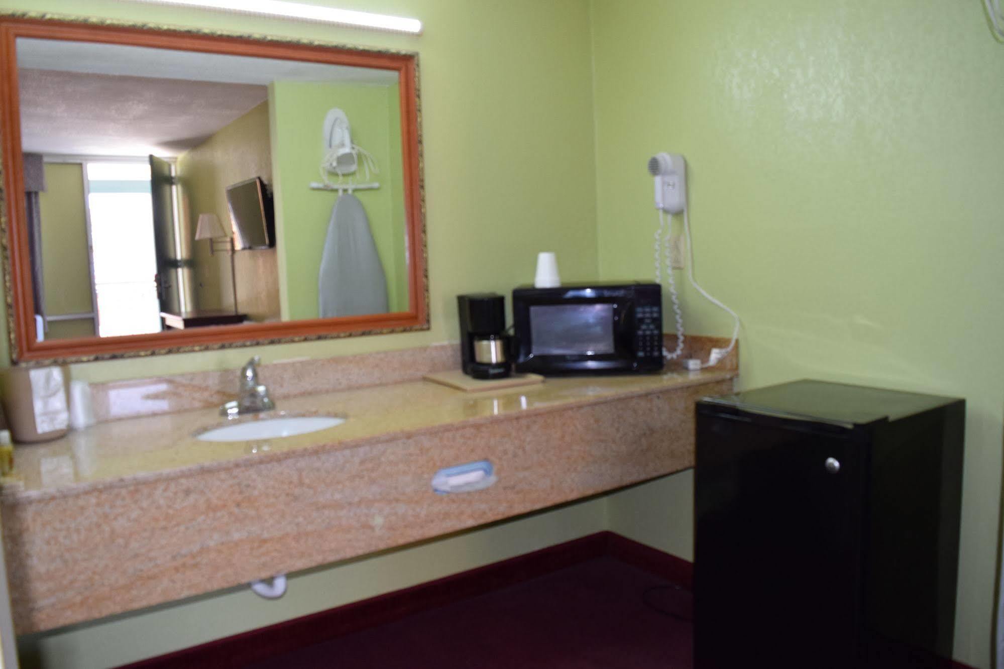Liberty Inn Waynesboro Extérieur photo